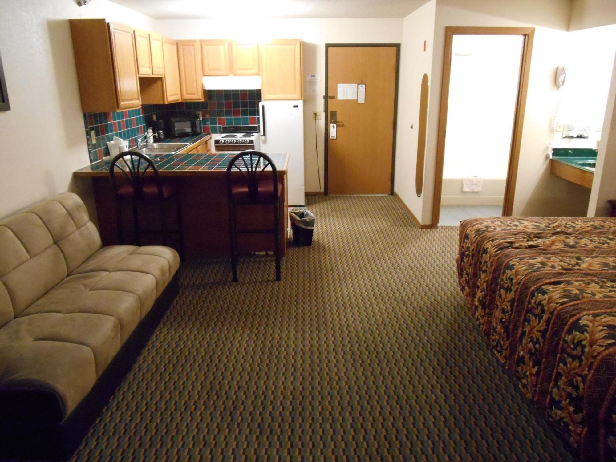 Howard Johnson By Wyndham Wichita Airport Exterior photo