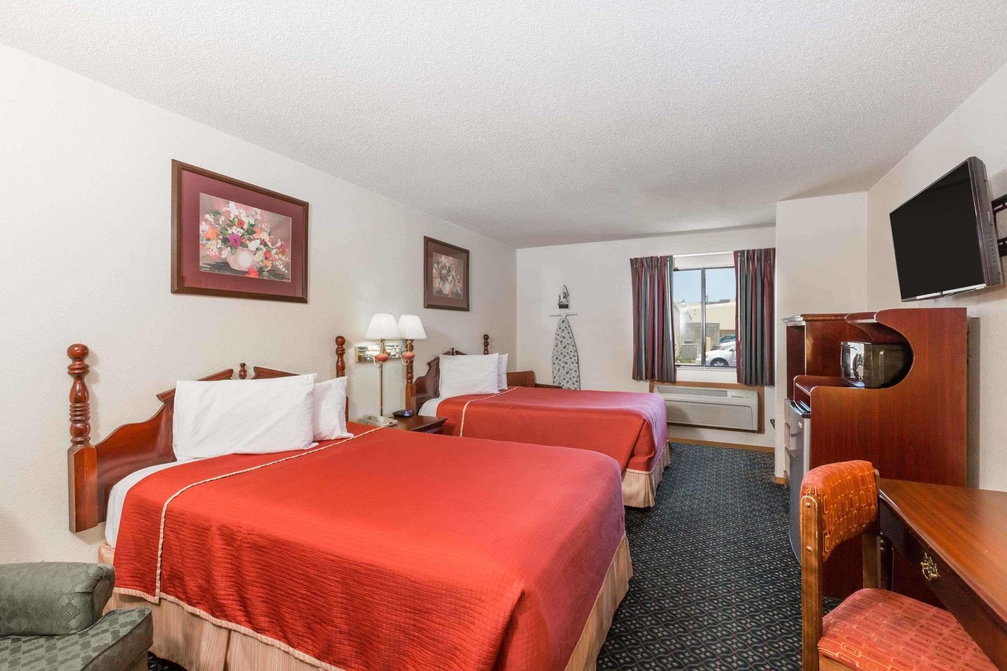 Howard Johnson By Wyndham Wichita Airport Exterior photo